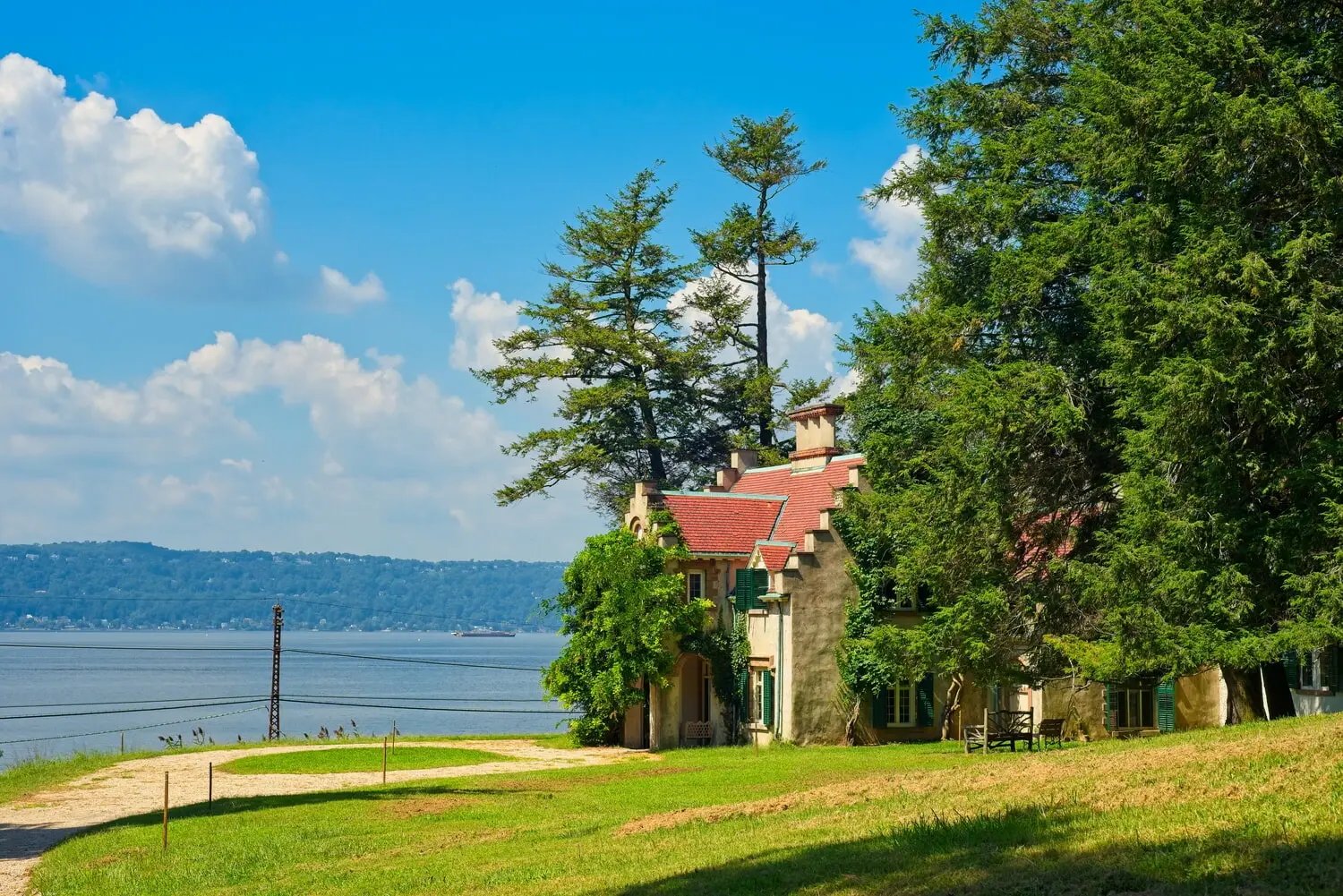 Washington Irving’s Sunnyside - Image by Kenneth Sponsler / Shutterstock.com