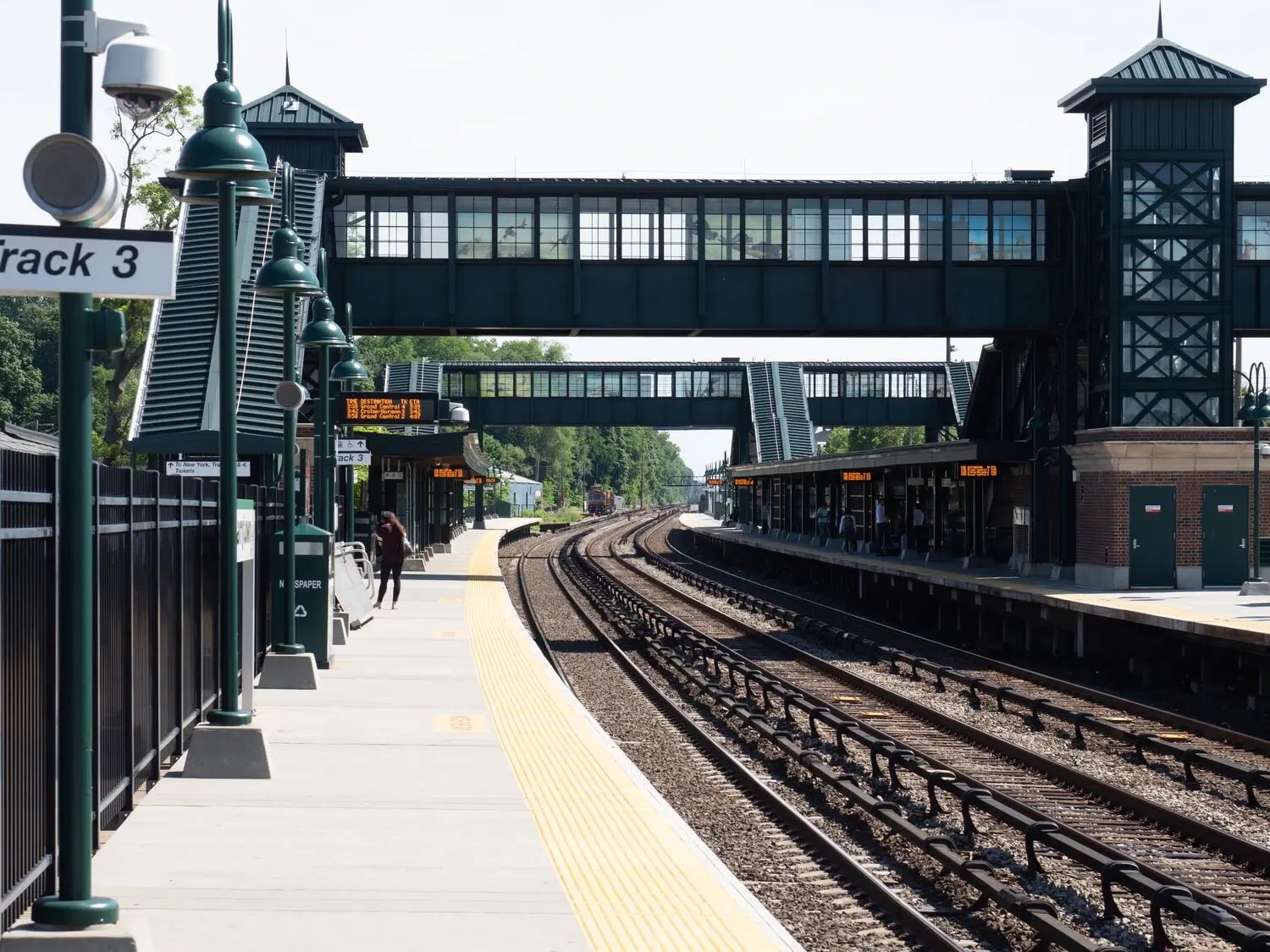 Tarrytown Train Station - Image by Alexandre Tziripouloff